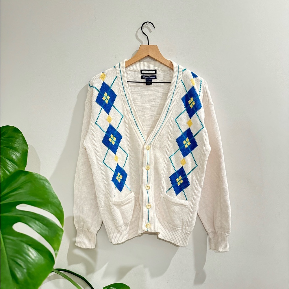 100% COTTON WHITE AND BLUE ARGYLE SWEATER CARDIGAN GRANDMA CORE V NECK SIZE L